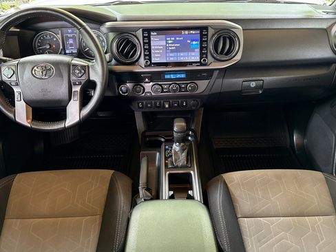 Used 2022 Toyota Tacoma TRD Off-Road w/ Technology Package AWD/4WD image 16