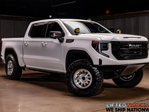 Used 2025 GMC Sierra 1500 Elevation w/ Preferred Package image 1