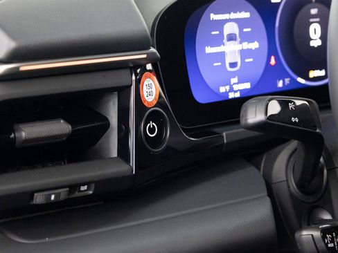 New 2025 Porsche Macan 4S Electric image 17