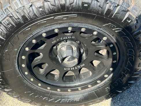 Used 2021 Toyota Tacoma SR5 w/ Technology Package image 11