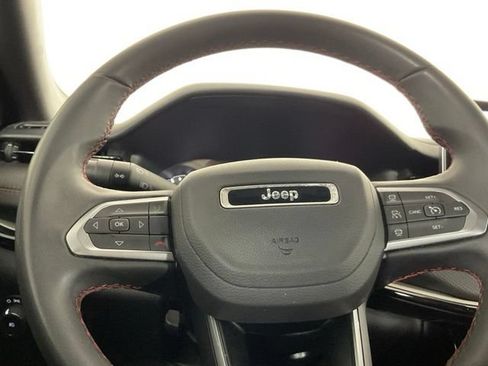 Used 2025 Jeep Compass Trailhawk AWD/4WD image 22