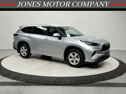 Used 2021 Toyota Highlander LE