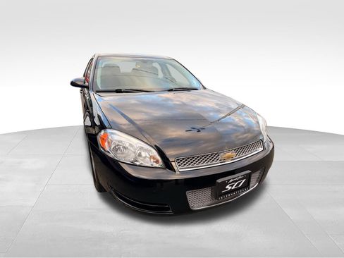 Used 2016 Chevrolet Impala LT FWD image 2