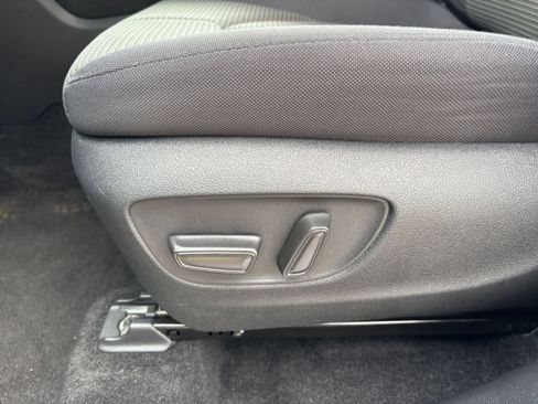 Used 2025 Toyota Highlander LE FWD image 22