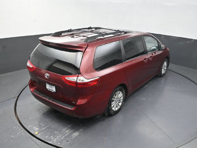Used 2017 Toyota Sienna XLE w/ Outdoor Package FWD image 17
