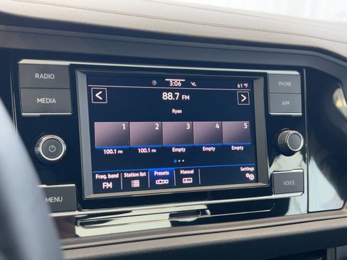 Used 2024 Volkswagen Jetta Sport image 23