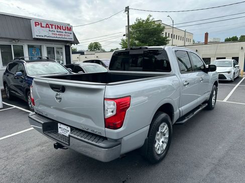 Used 2018 Nissan Titan SV AWD/4WD image 5
