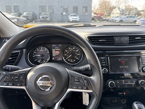 Used 2019 Nissan Rogue Sport S image 10