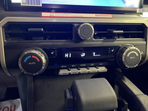 Certified 2025 Toyota Tacoma TRD Off-Road image 21