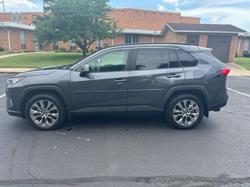 Used 2021 Toyota RAV4 XLE Premium AWD/4WD image 4