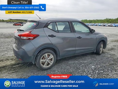Used 2019 Nissan Kicks S image 4