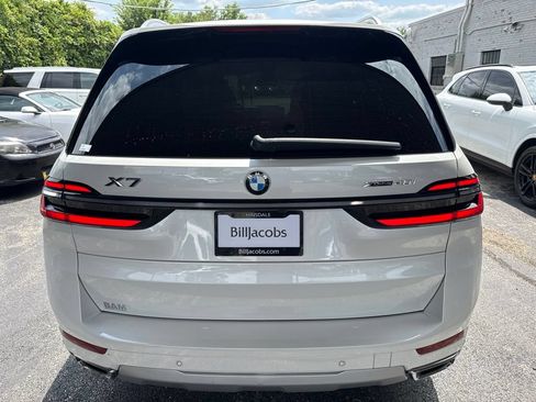 Used 2024 BMW X7 xDrive40i w/ Climate Comfort Package AWD/4WD image 4