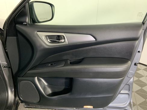 Used 2019 Nissan Pathfinder SL image 28