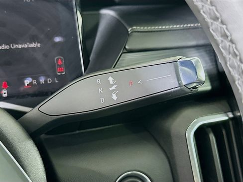 Used 2025 GMC Acadia Elevation image 25