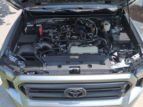 Certified 2025 Toyota Tacoma SR5 w/ SR5 Upgrade Package AWD/4WD image 33