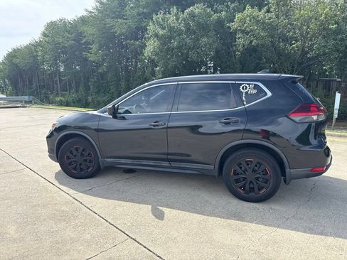 Used 2020 Nissan Rogue S FWD image 14