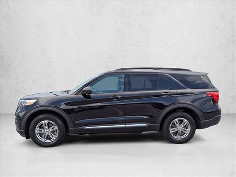 Used 2022 Ford Explorer XLT w/ Equipment Group 202A AWD/4WD image 8