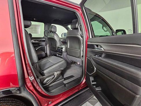 New 2026 Jeep Grand Wagoneer Limited AWD/4WD image 38