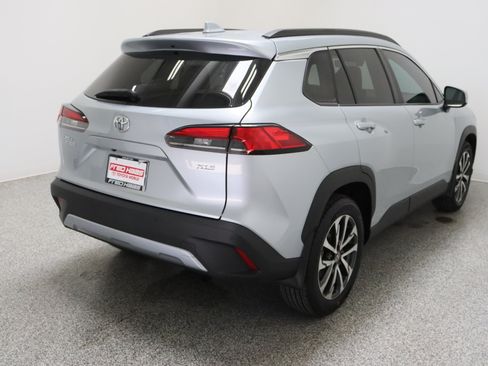 Used 2023 Toyota Corolla Cross XLE w/ Convenience Package FWD image 7