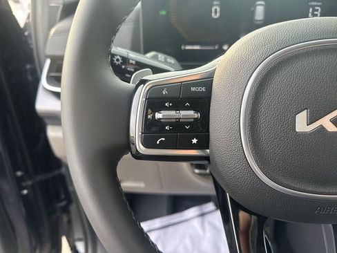 New 2026 Kia Carnival LXS FWD image 18