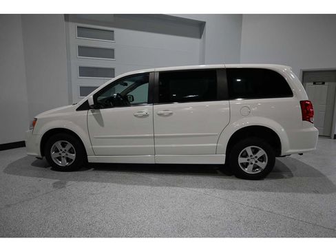 Used 2012 Dodge Grand Caravan Crew FWD image 9