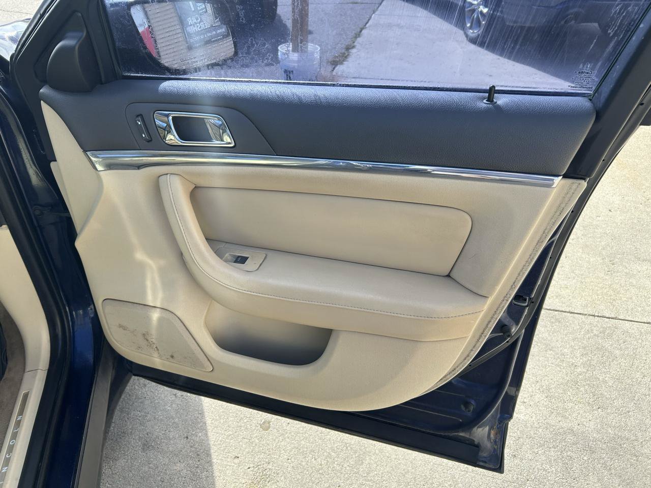 Used 2011 Lincoln MKS AWD image 16