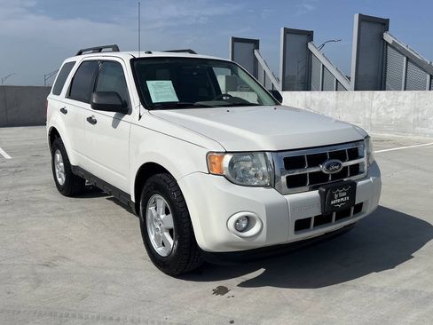 Used 2009 Ford Escape XLT AWD/4WD image 3