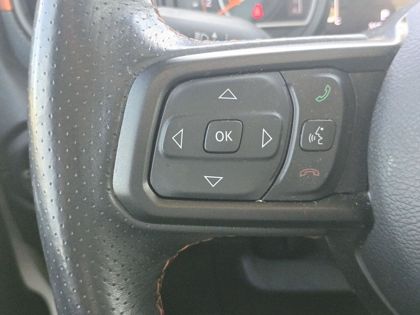Used 2024 Jeep Gladiator Mojave w/ Technology Group AWD/4WD image 15