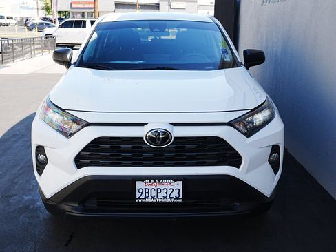 Used 2022 Toyota RAV4 LE image 2