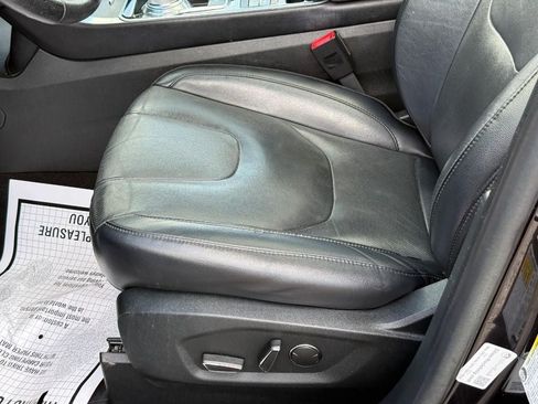Used 2019 Ford Edge Titanium w/ Equipment Group 301A FWD image 18