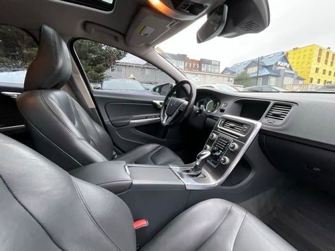 Used 2016 Volvo V60 T5 Premier image 16
