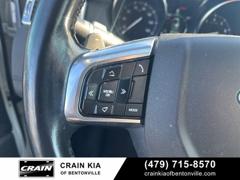 Used 2019 Land Rover Discovery Sport SE image 26