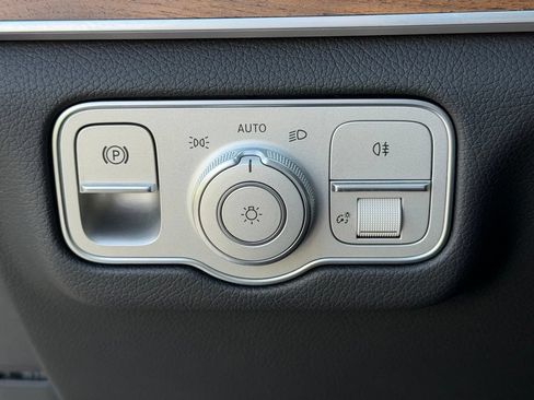 Used 2025 Mercedes-Benz GLS 450 4MATIC image 32