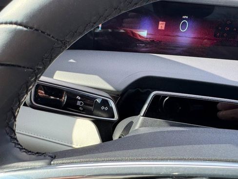 Certified 2025 Lincoln Nautilus Reserve image 20