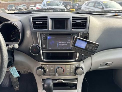 Used 2013 Toyota Highlander Plus image 24