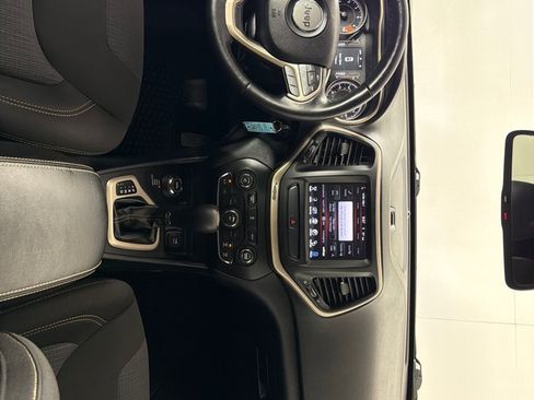 Used 2016 Jeep Cherokee Latitude w/ Cold Weather Group AWD/4WD image 26