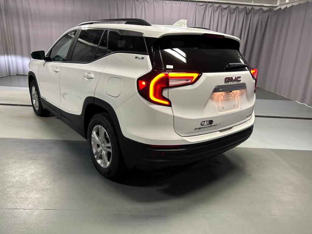 Used 2023 GMC Terrain SLE w/ Driver Convenience Package AWD/4WD image 5