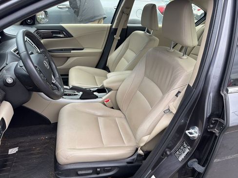 Used 2017 Honda Accord Touring image 8