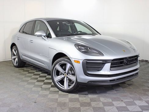 Used 2025 Porsche Macan image 9