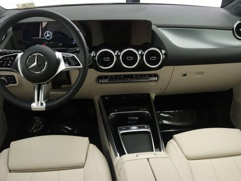 Used 2026 Mercedes-Benz GLA 250 image 9