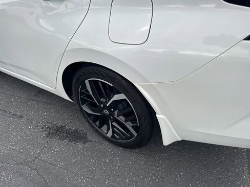 Used 2023 Nissan Versa SR w/ Trunk Package image 9