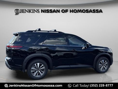New 2026 Nissan Pathfinder SL FWD image 2
