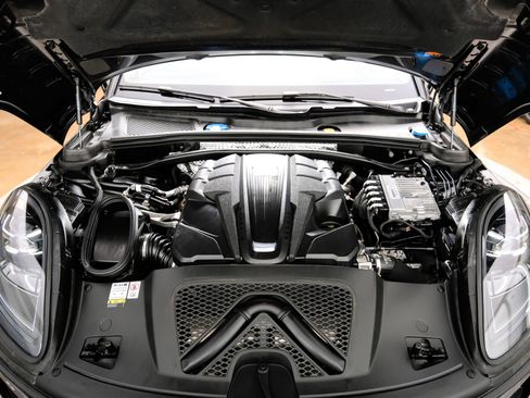 Used 2022 Porsche Macan S AWD/4WD image 59