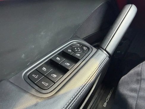 Certified 2025 Porsche Cayenne AWD/4WD image 12