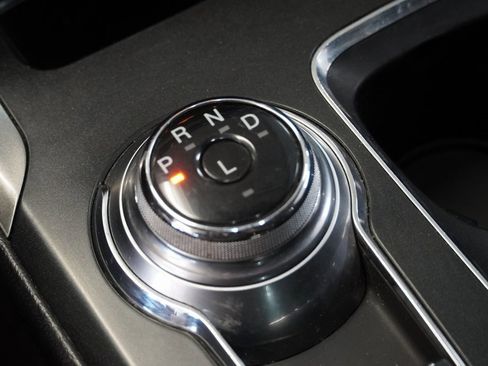 Used 2017 Ford Fusion SE image 9