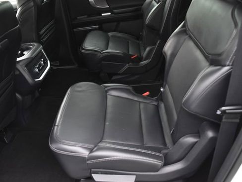 Used 2025 Ford Expedition Max Platinum AWD/4WD image 19