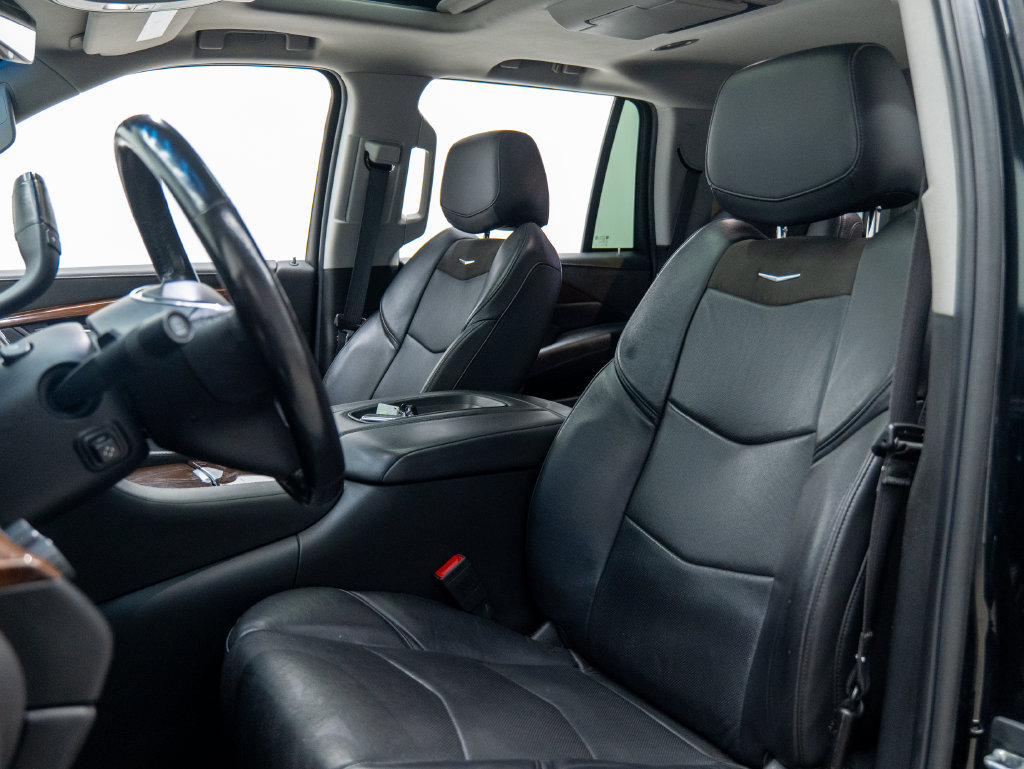 Used 2019 Cadillac Escalade Luxury AWD/4WD image 28