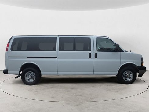 Used 2024 Chevrolet Express 3500 LT w/ LT Preferred Equipment Group RWD image 6