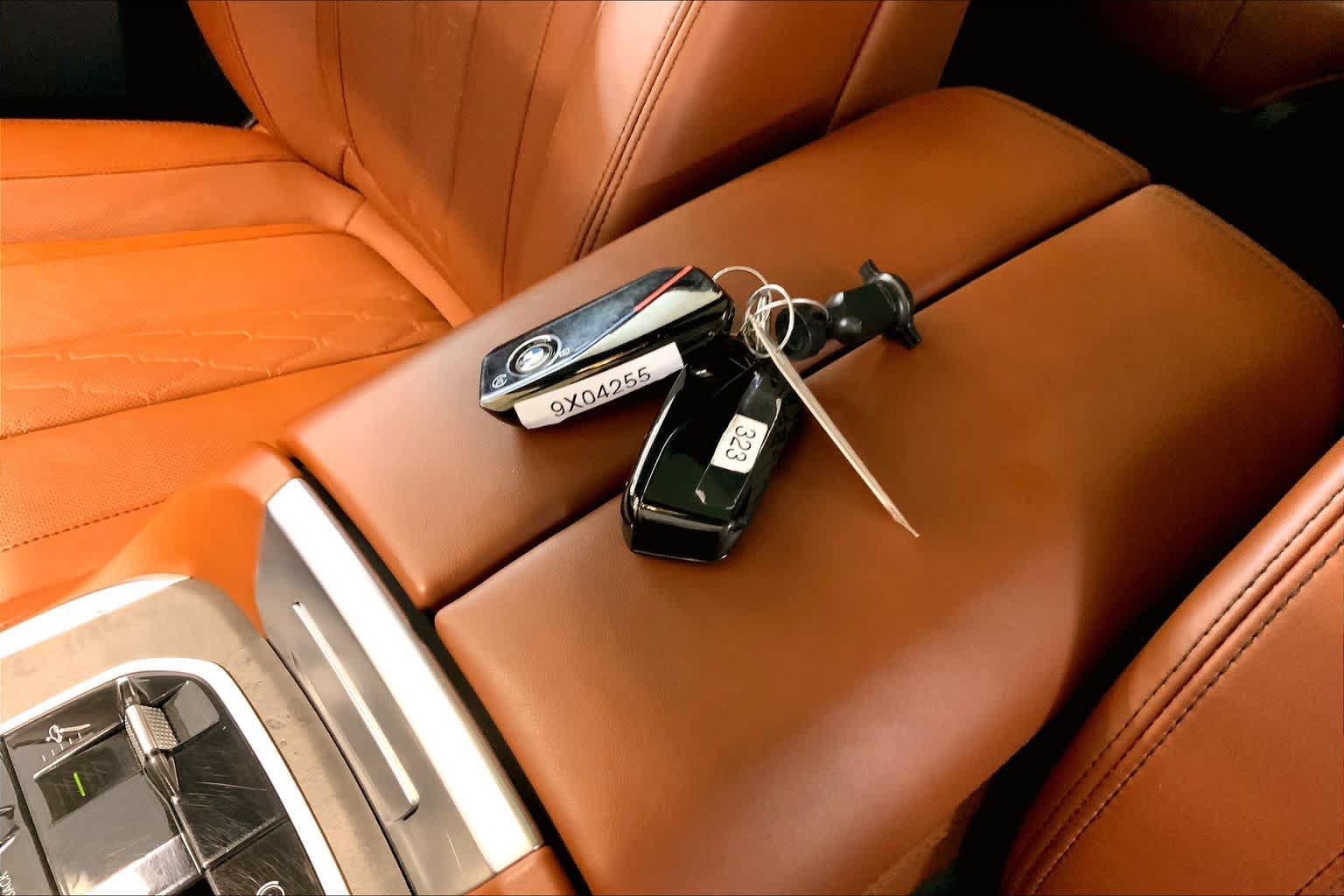 Used 2025 BMW X7 M60i AWD/4WD image 14