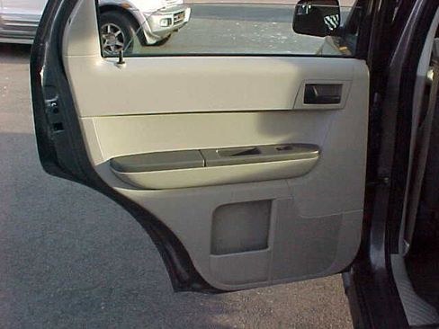 Used 2011 Ford Escape XLS w/ 102A Rapid Spec Order Code image 26